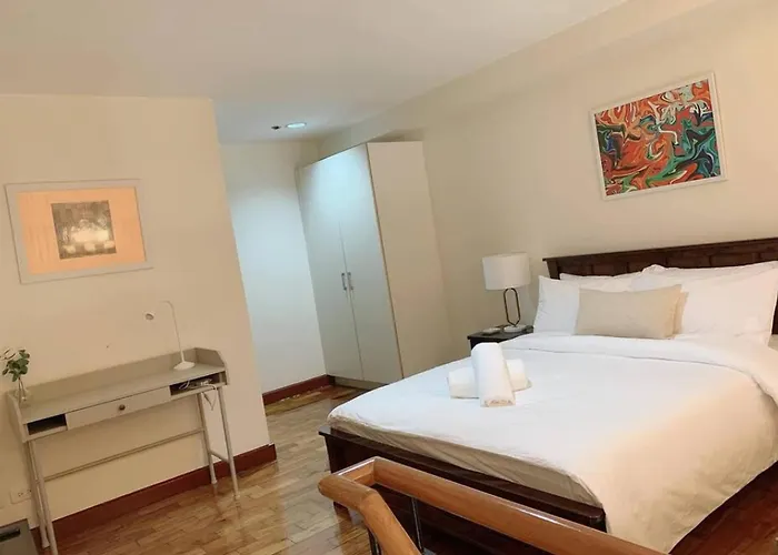 Guest house Modern Makati For Rent - Views Convenience