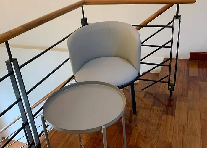 Guest house Modern Makati For Rent - Views Convenience